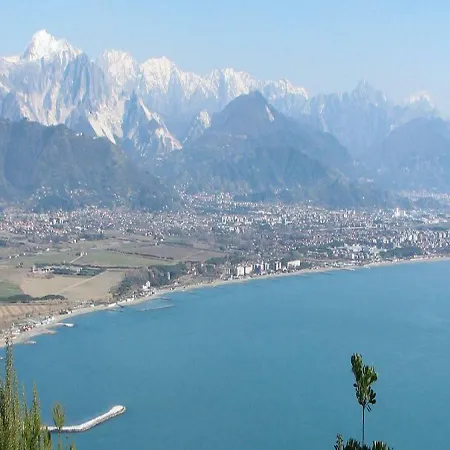 La Pineta فندق مارينيلاّ دي سارزانا